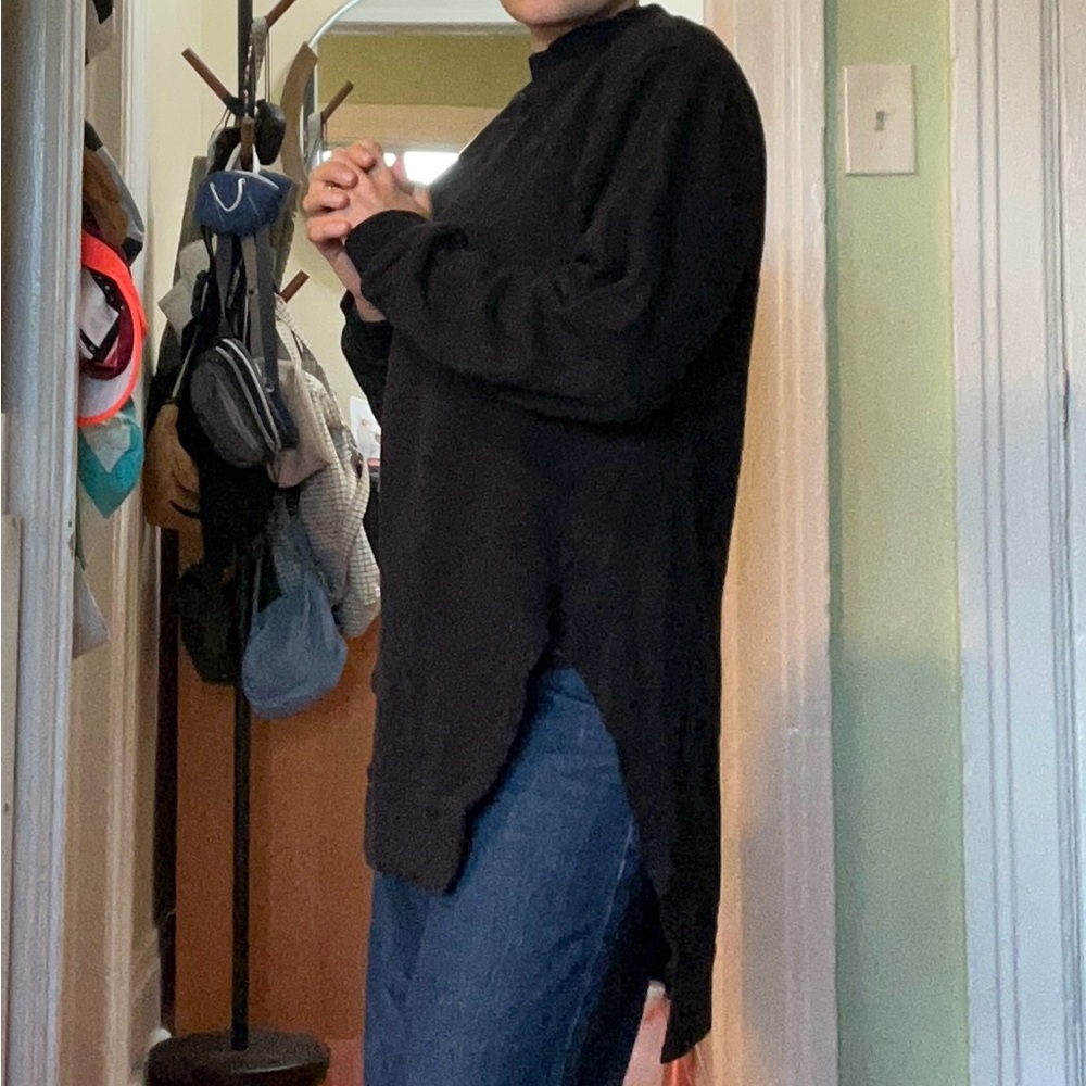 OAK black sweatshirt, high and low cut with slits in the sides, size medium